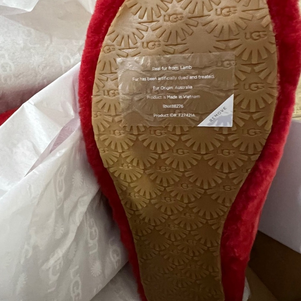 Uggs slippers size 6